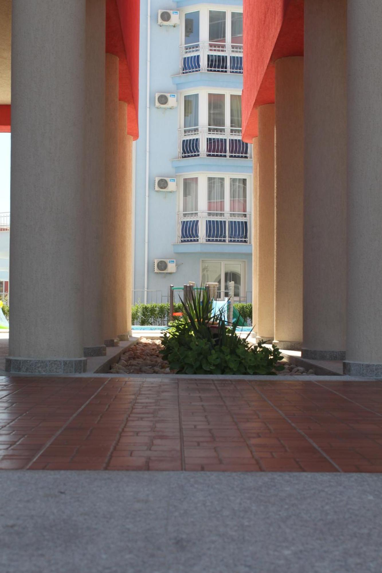 Rose Garden Omax Apartments Slăntjev Brjag Exteriör bild