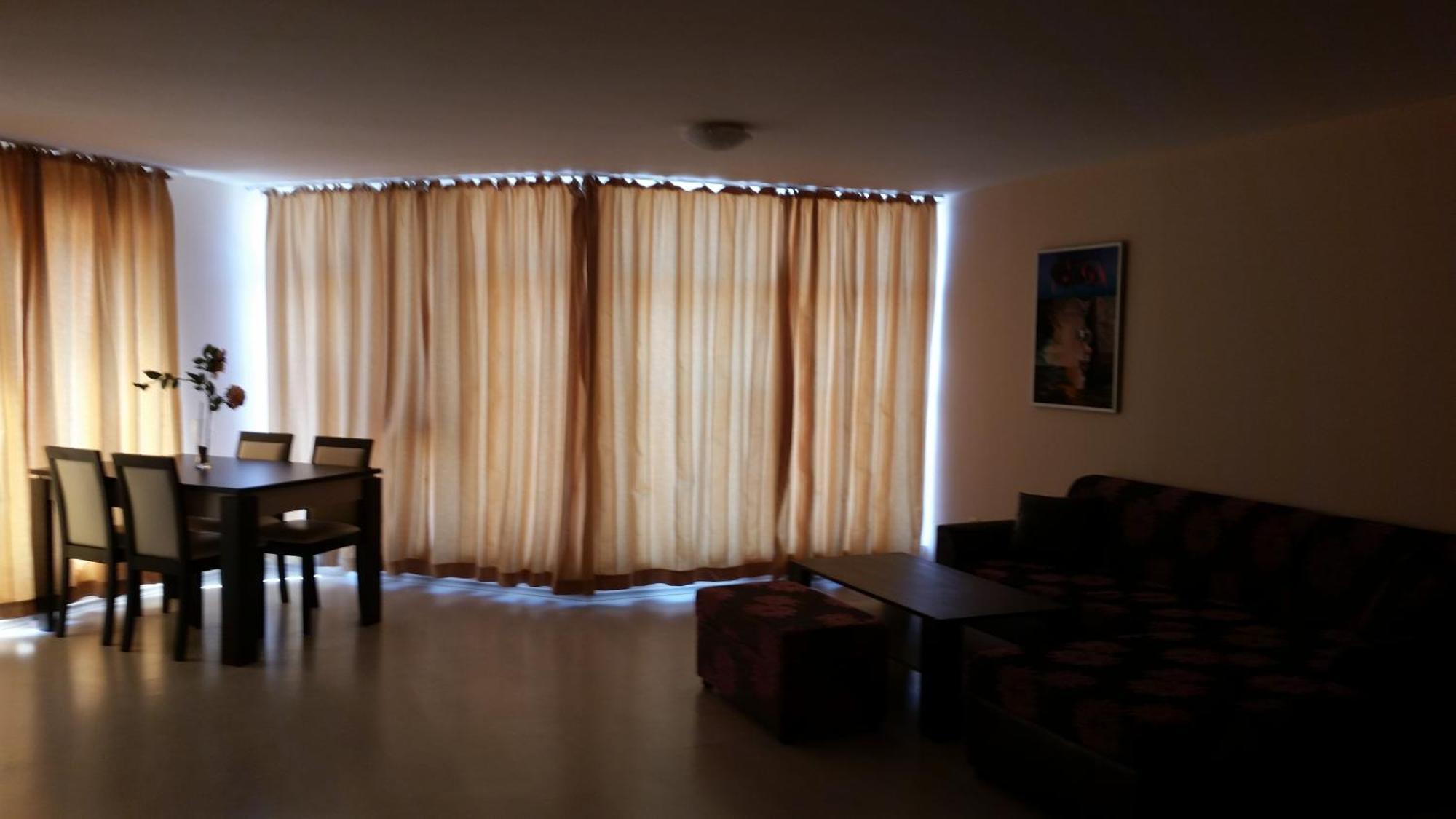 Rose Garden Omax Apartments Slăntjev Brjag Rum bild