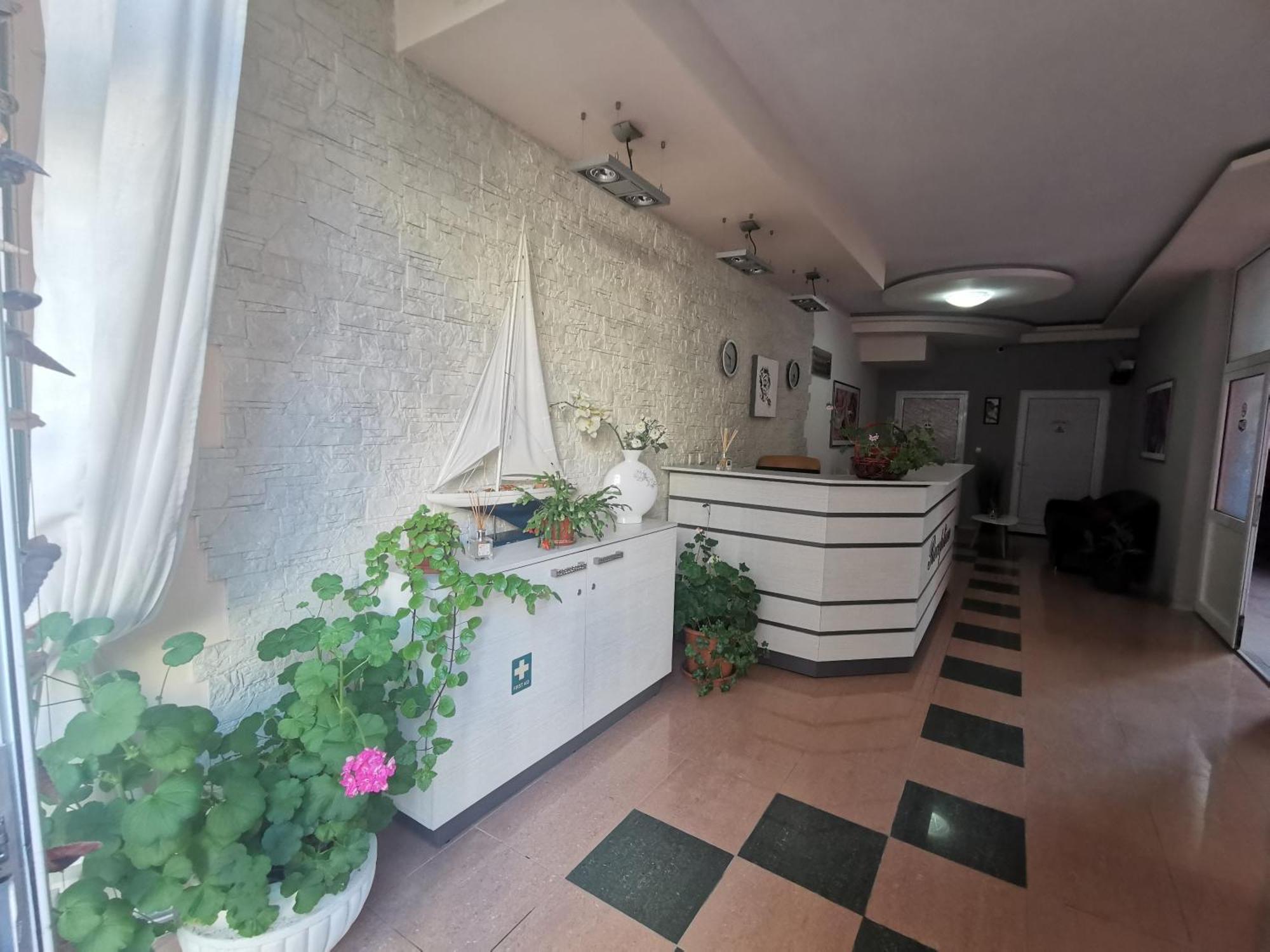 Rose Garden Omax Apartments Slăntjev Brjag Exteriör bild