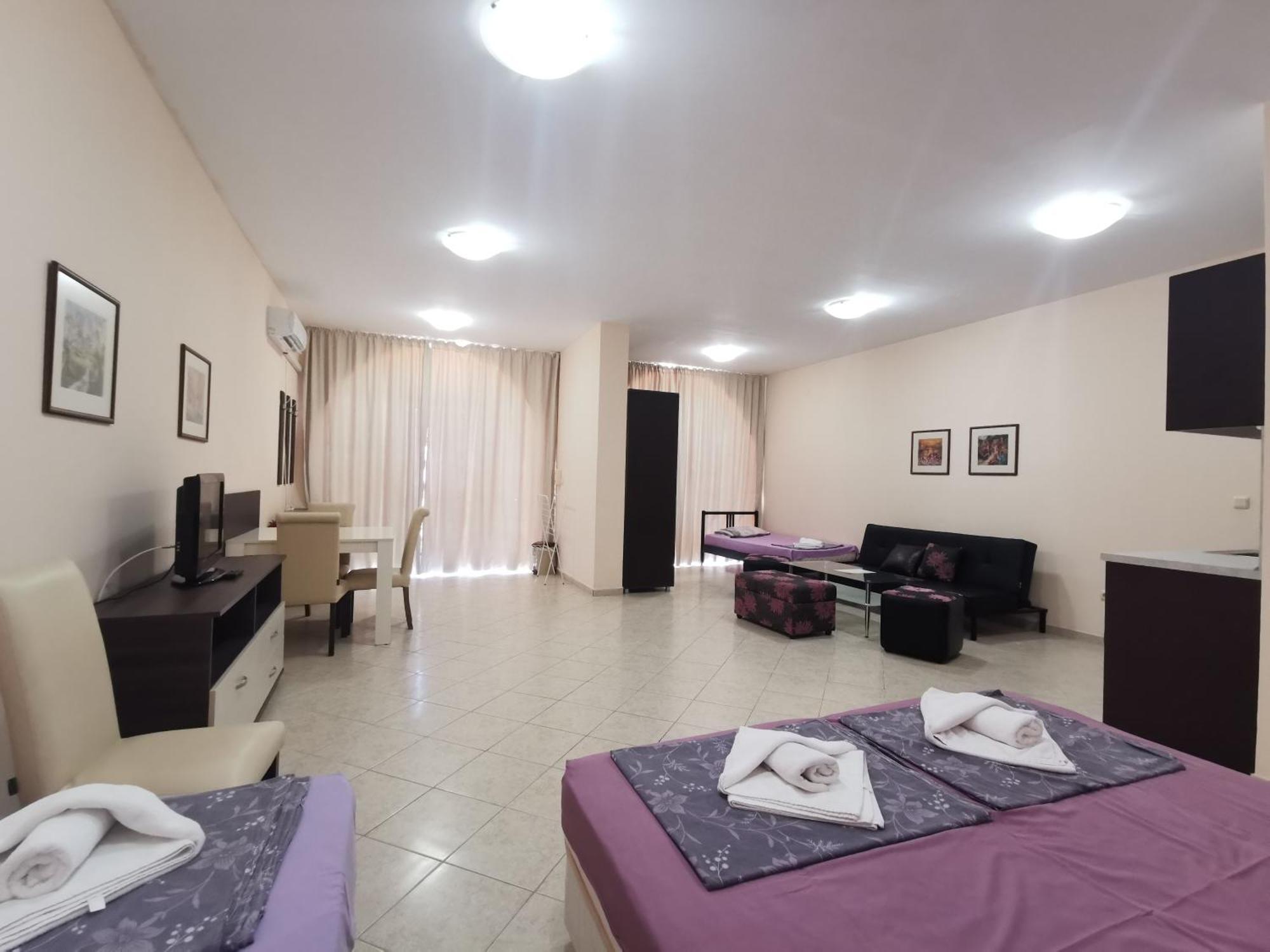 Rose Garden Omax Apartments Slăntjev Brjag Rum bild