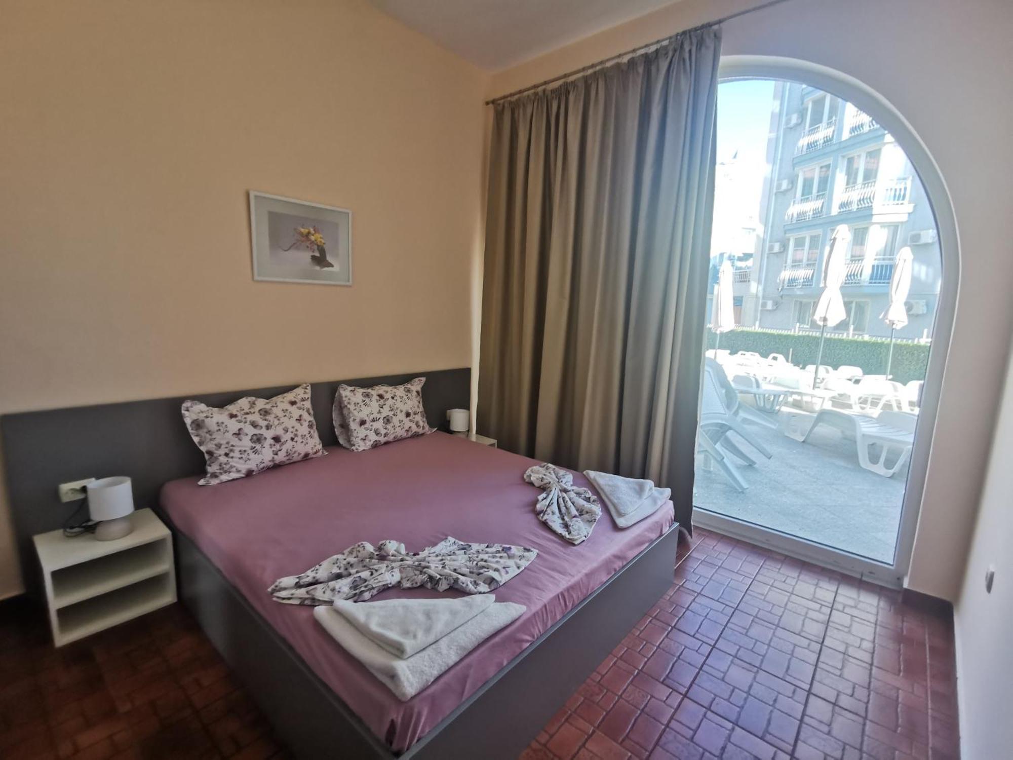 Rose Garden Omax Apartments Slăntjev Brjag Exteriör bild